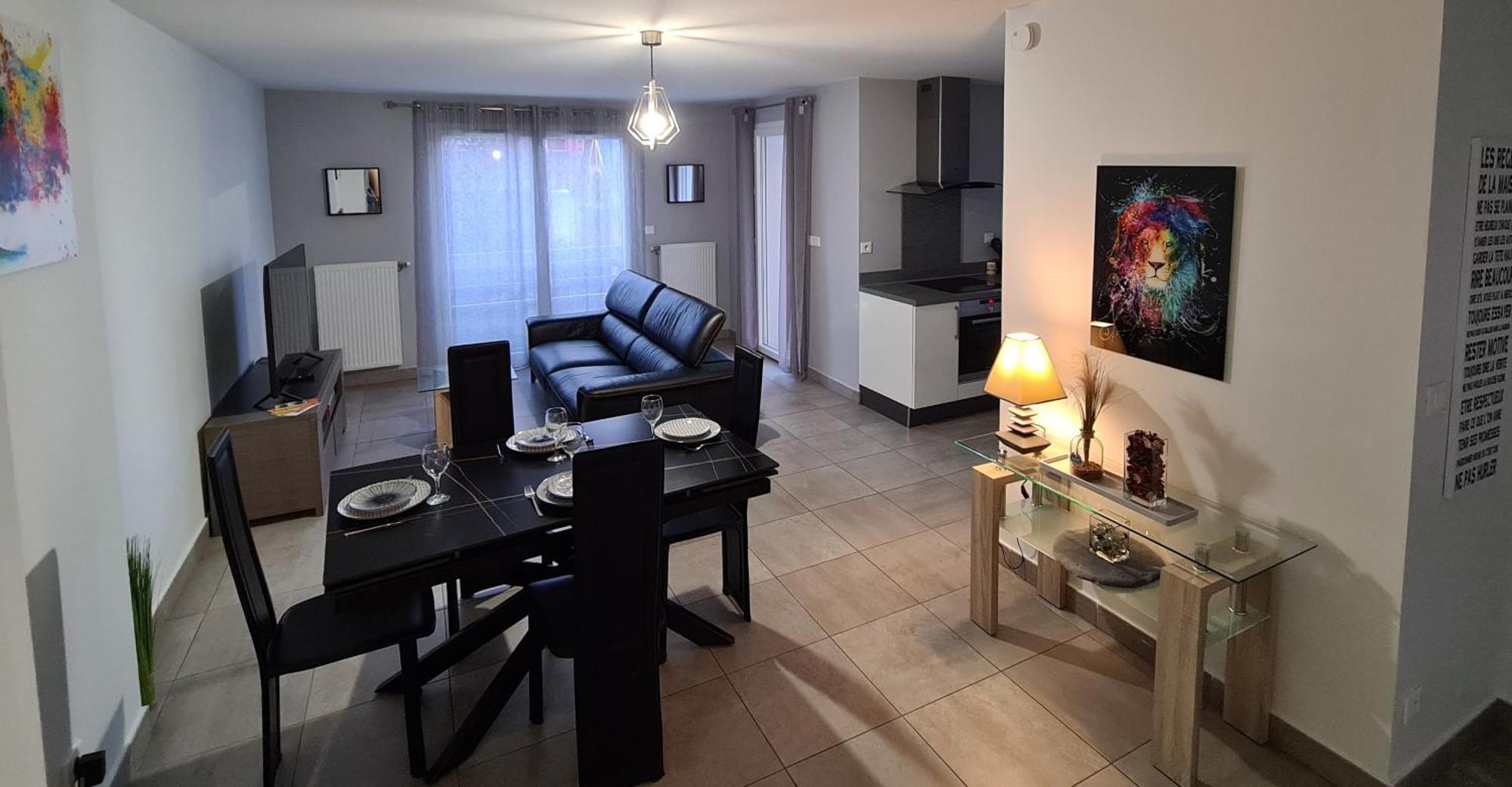 Appartement De Standing Au Centre De Chassieu Bagian luar foto