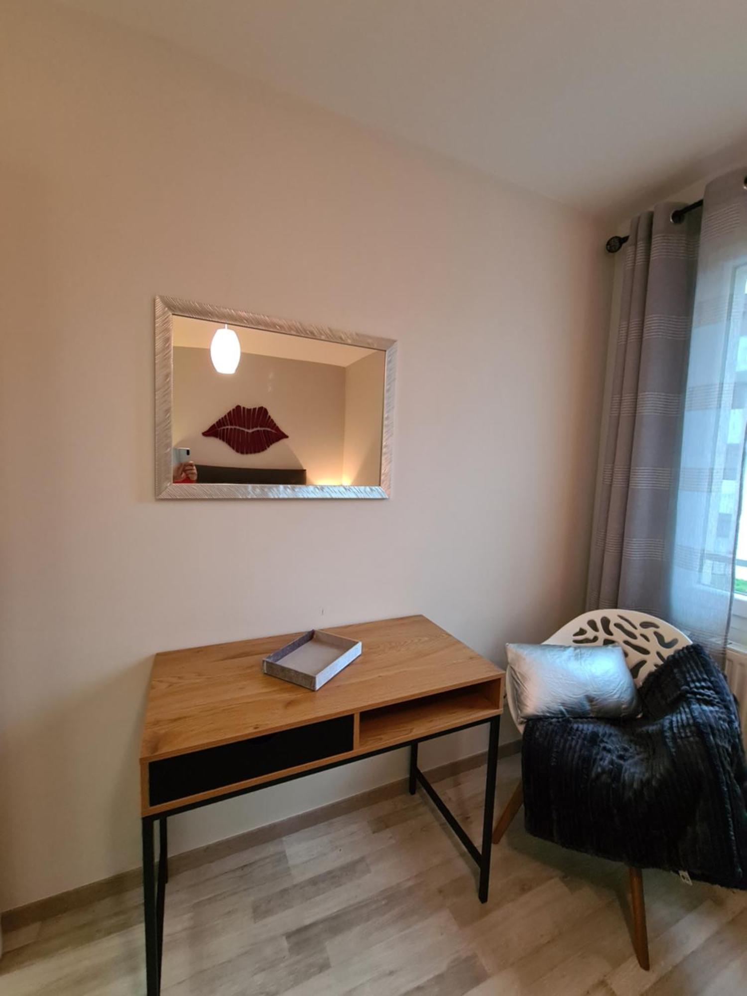 Appartement De Standing Au Centre De Chassieu Bagian luar foto
